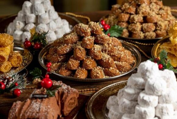 Τα Παραδοσιακά Χριστουγεννιάτικα Γλυκά Τα Παραδοσιακά Χριστουγεννιάτικα Γλυκά